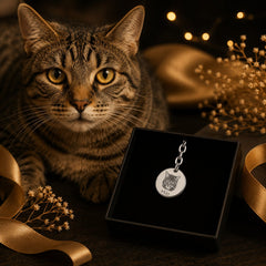 Cat Portrait Keychain custom pet accessory detail view 3